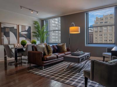 Power & Light Furnished Apartments - Image 4