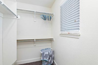 Lakeview Crossing Furnished Apartments - Image 8
