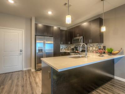 Edgewater at City Center Furnished Apartments - Image 2