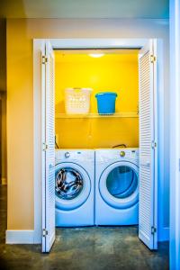 888 Lofts Furnished Apartments - Image 5