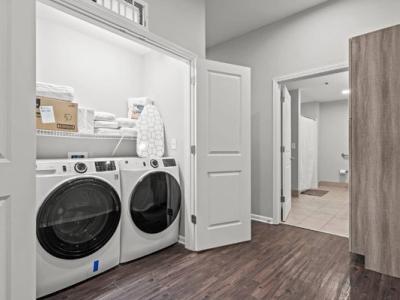 Midtown Plaza Apartments - Image 6