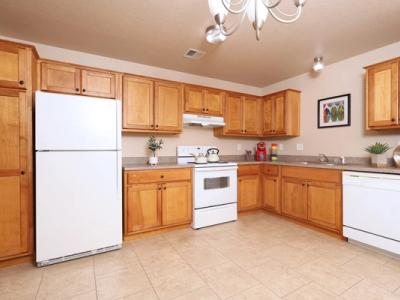 HRC Apartments & Townhomes - Image 2