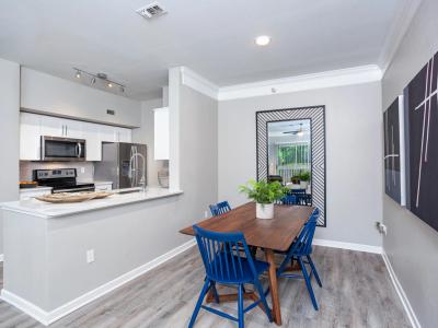 Lexington Farms Furnished Apartments - Image 4