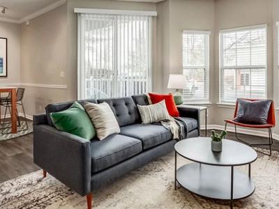 The Crossing at Barry Road Furnished Apartments - Image 4