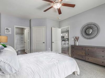 Village West Furnished Apartments - Image 5