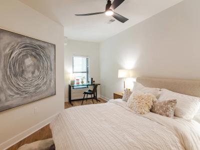 Century West Pryor Furnished Apartments - Image 4