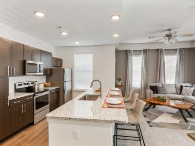 The Landing at Tiffany Springs Furnished Apartments - Image 2