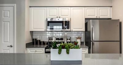 The Crossing at Barry Road Furnished Apartments - Image 2