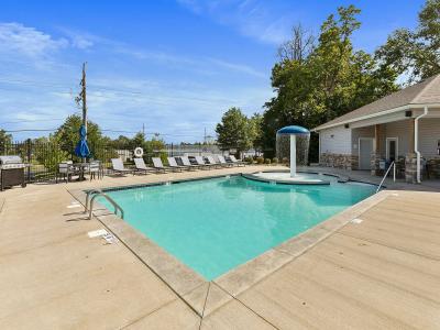 Lakeview Crossing Furnished Apartments - Image 9