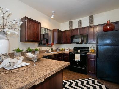 The Links at Manhattan KS Furnished Apartments - Image 2