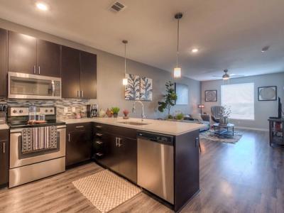 Edgewater at City Center Furnished Apartments - Image 3