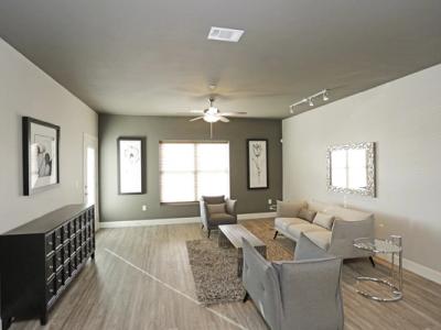 800 Lofts Furnished Apartments - Image 3