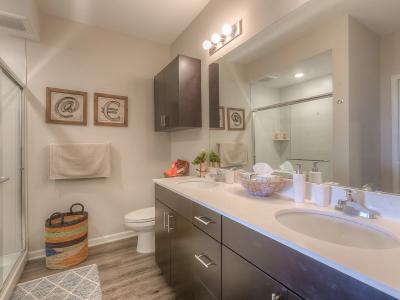 Edgewater at City Center Furnished Apartments - Image 7