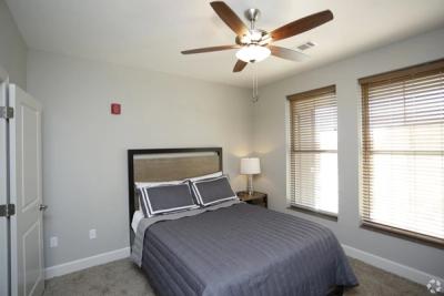 800 Lofts Furnished Apartments - Image 4