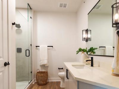 Century West Pryor Furnished Apartments - Image 5