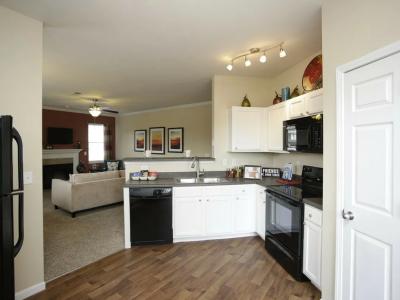 Manor Homes of Fox Crest Furnished Apartments - Image 3