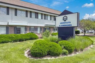 Union Flats & Townhomes  - Furnished corporate apartment in Kansas City