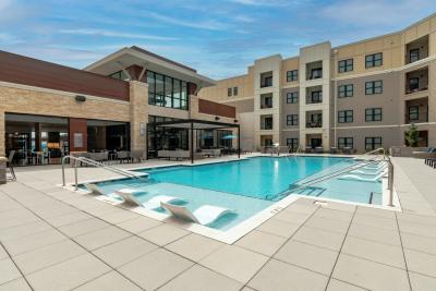 Century West Pryor Furnished Apartments - Image 7