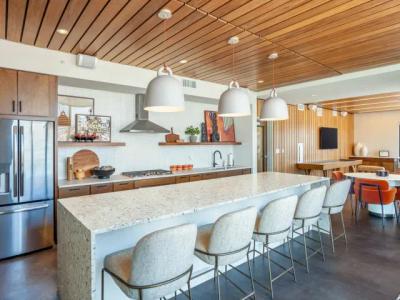 2501 Beacon Hill - Image 2