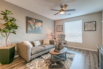 Edgewater at City Center Furnished Apartments - Image 4