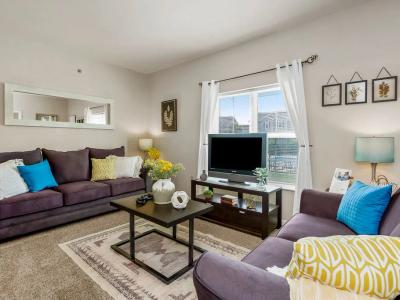 Woodland Park at Soldier Creek Furnished Apartments - Image 3