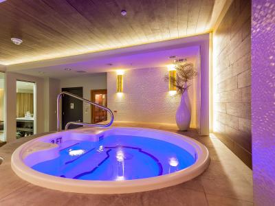 Power & Light Furnished Apartments - Image 11