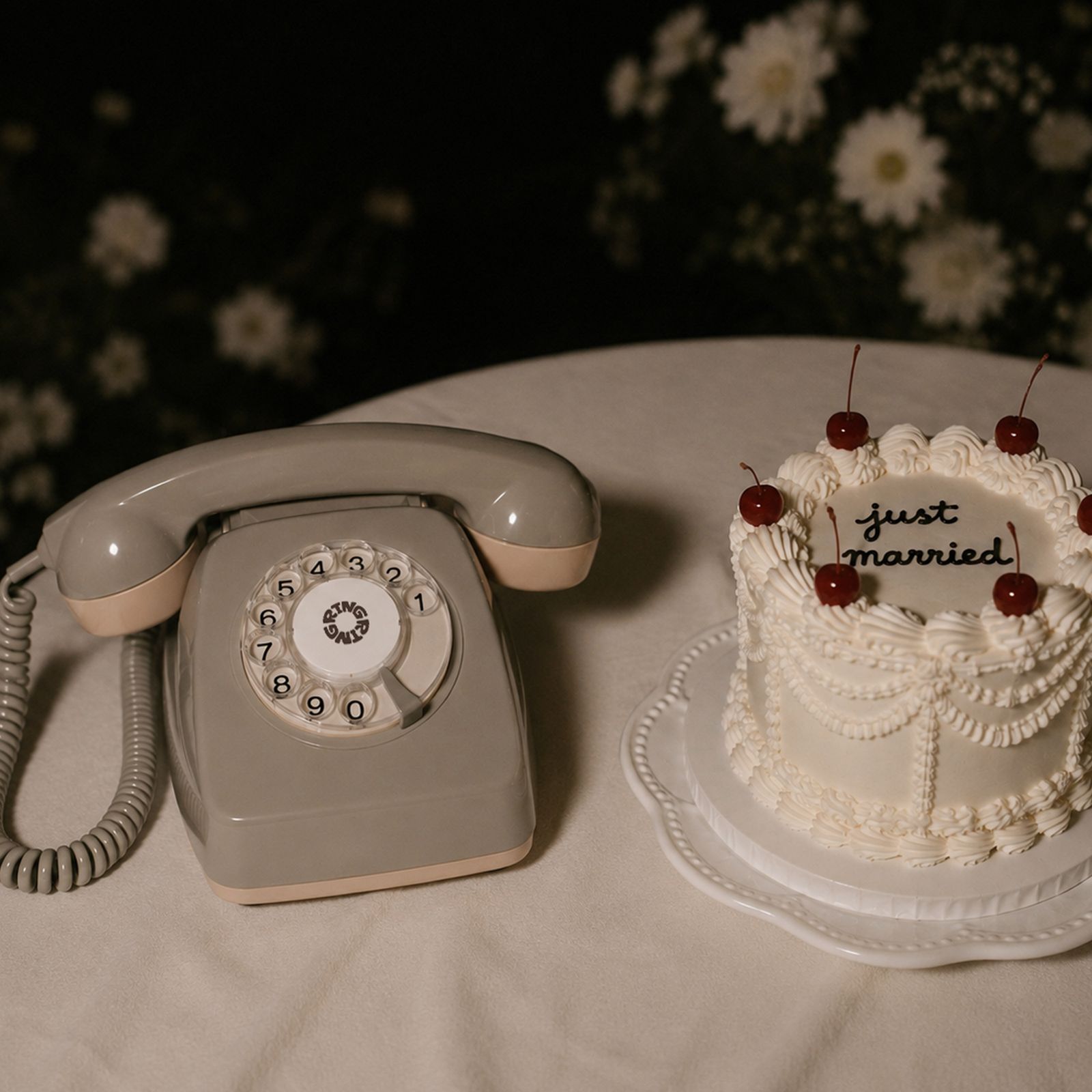 Meringue — vintage French telephone audio guestbook for hire in France