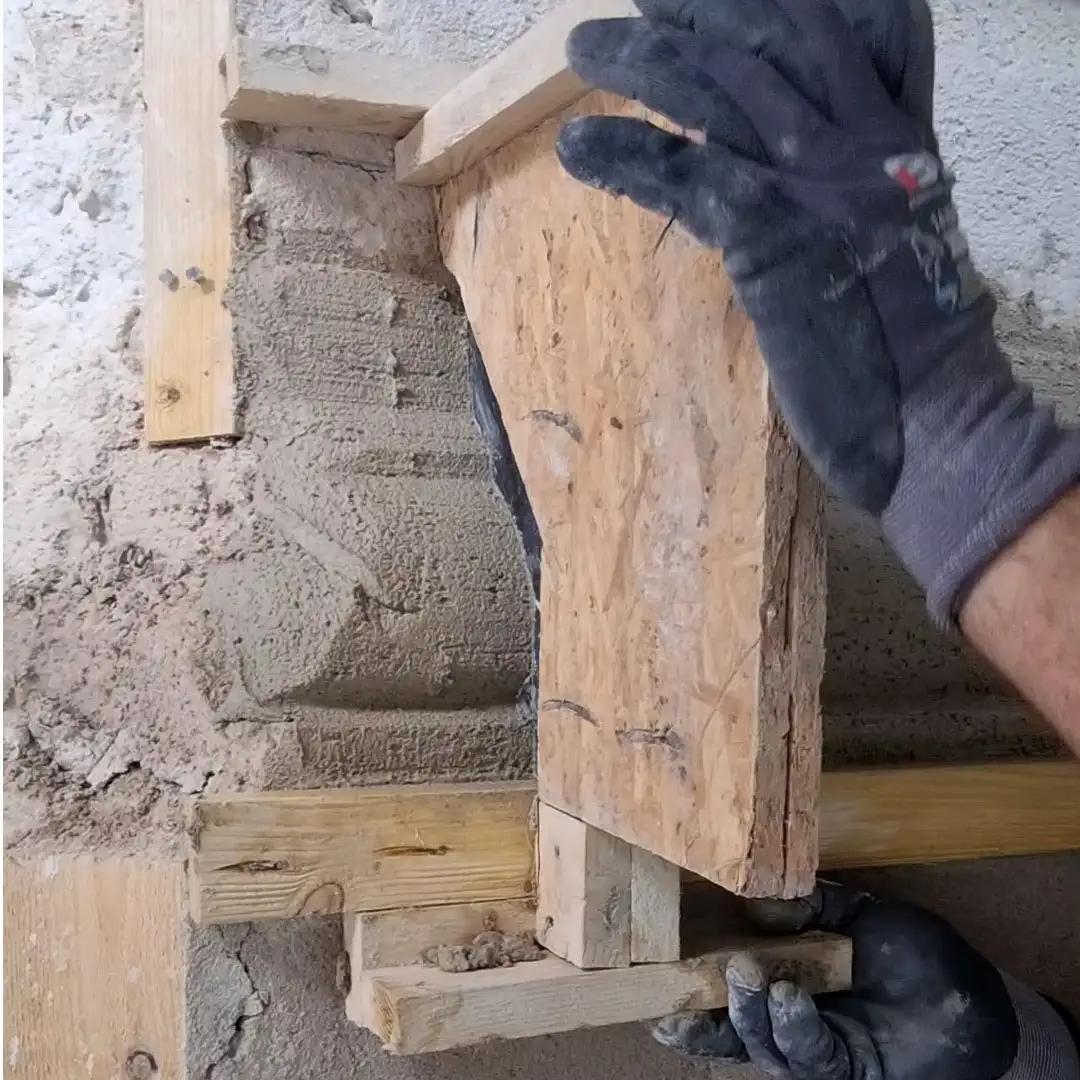 Forskalingsarbeid under fasaderehabilitering