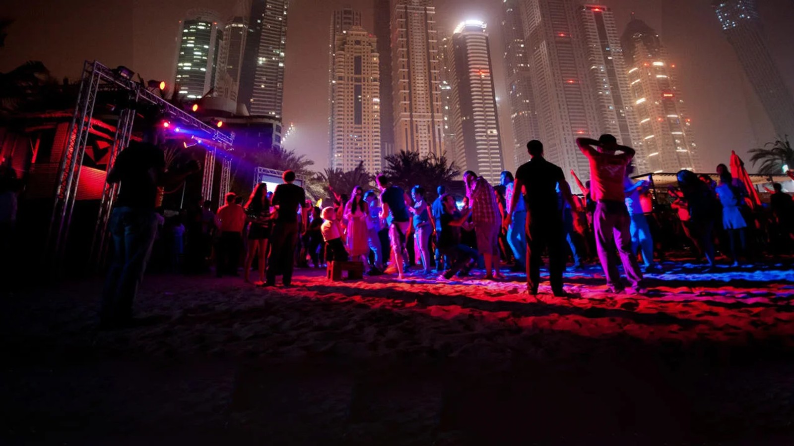 Nearly 99% of Dubai Residents Feel Safe Walking at Night, Survey Finds