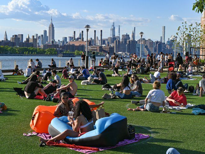 Image for Gothamist: NYC's Population Hits A Record 8.8 Million, According To 2020 Census