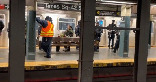 Metro.co.uk: Woman, 40, Pushed To Her Death In Front Of Subway Train In ...