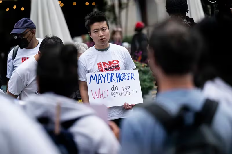 Image for The Philadelphia Inquirer: Mayor Parker endorses a downtown Sixers arena as Chinatown activists rally outside City Hall