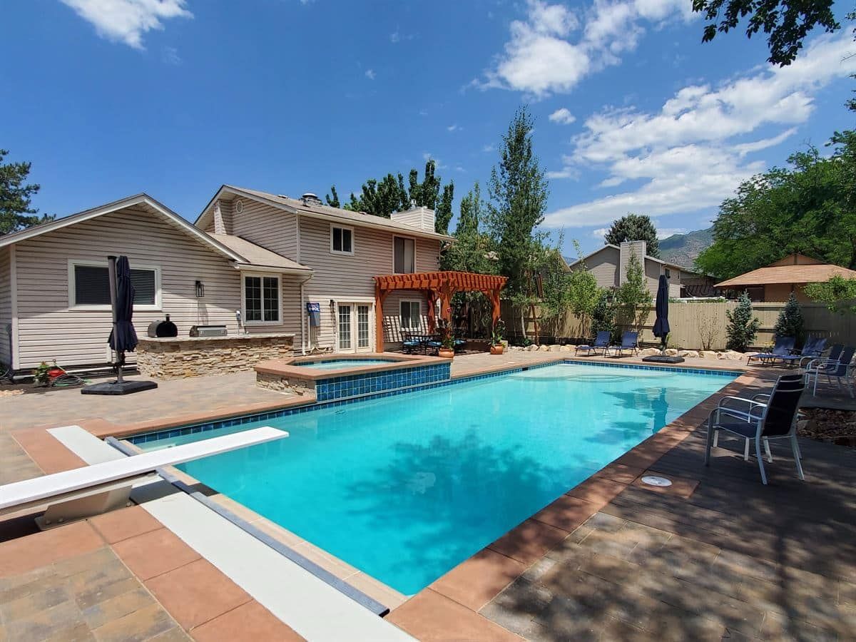 Custom landscaping in Utah with stunning outdoor design features