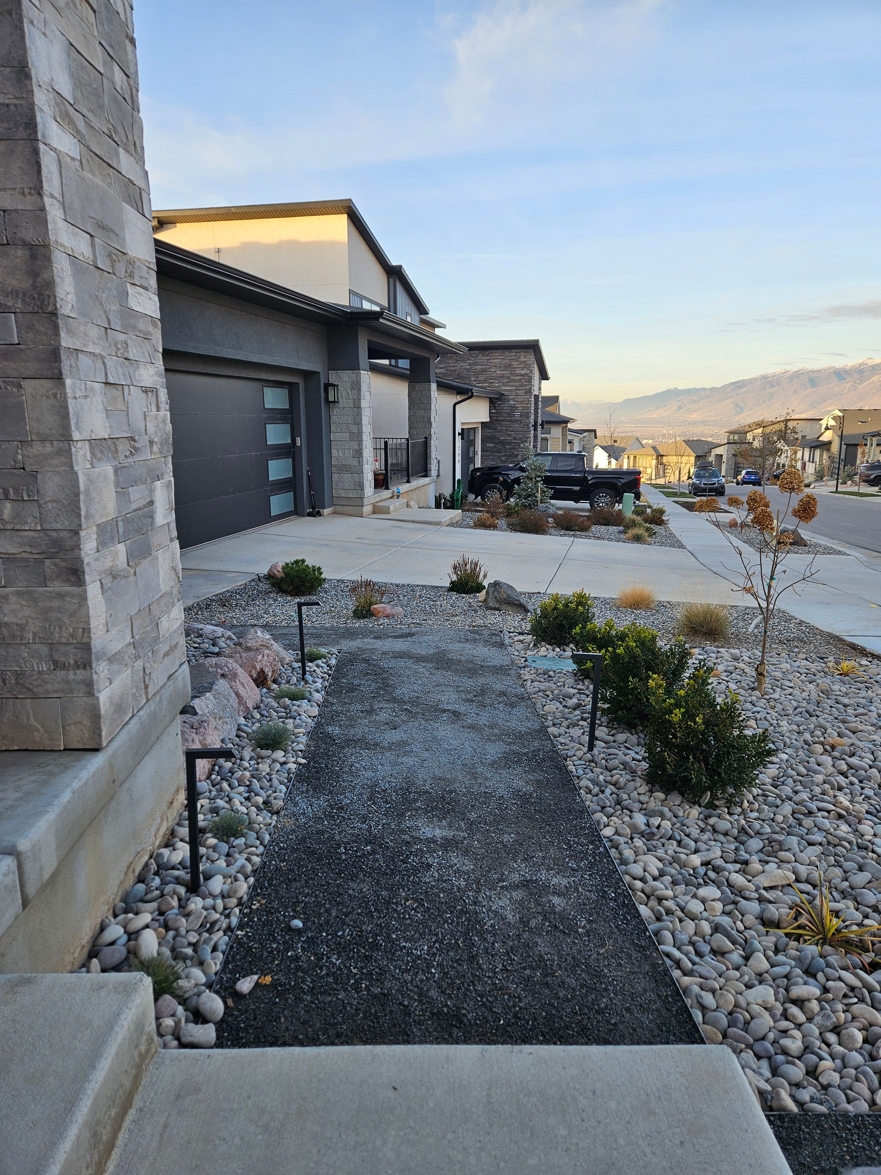 Front Yard Gravel and Plant Design