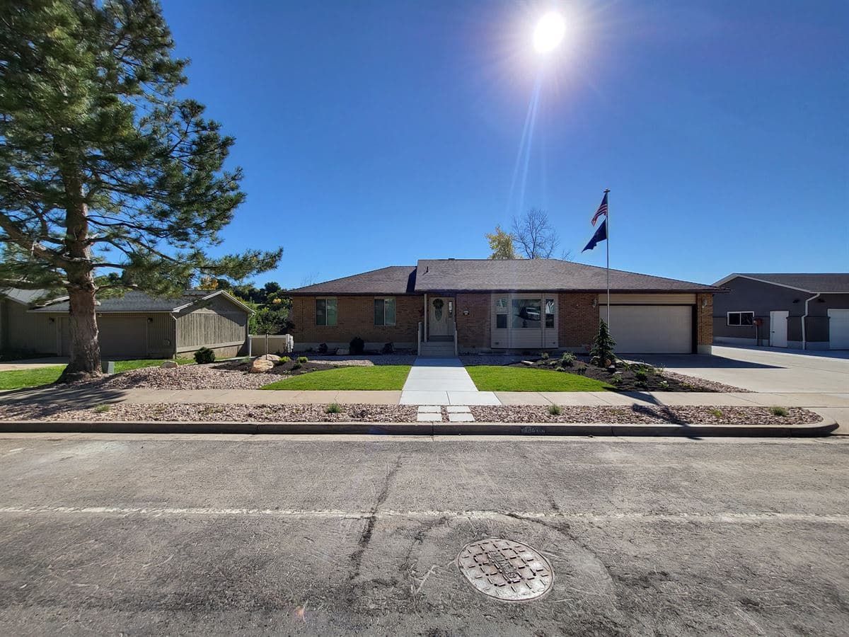 Custom xeriscaping design with sustainable, water-efficient landscaping in Salt Lake City.