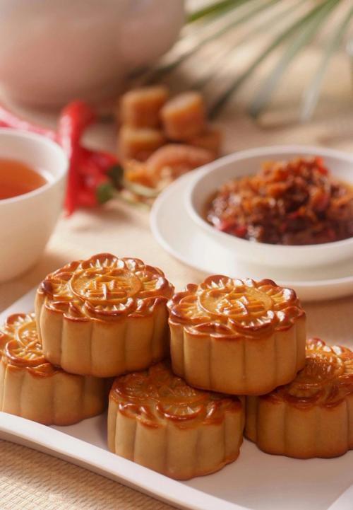 Mid-Autumn Festival: Full Moon, Mooncakes & Family