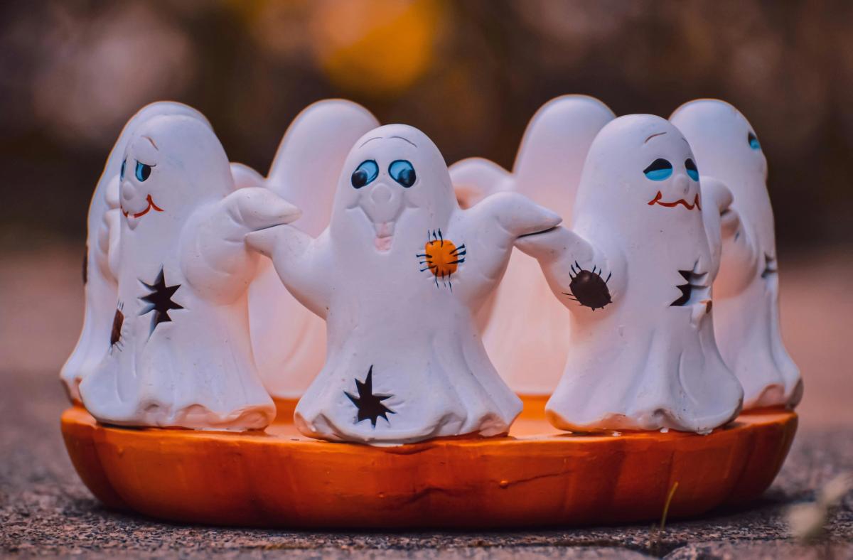 Hungry Ghost Month 2026: What Opens the Gates, What Walks Through, and How to Survive It (Aug 13 – Sep 10)