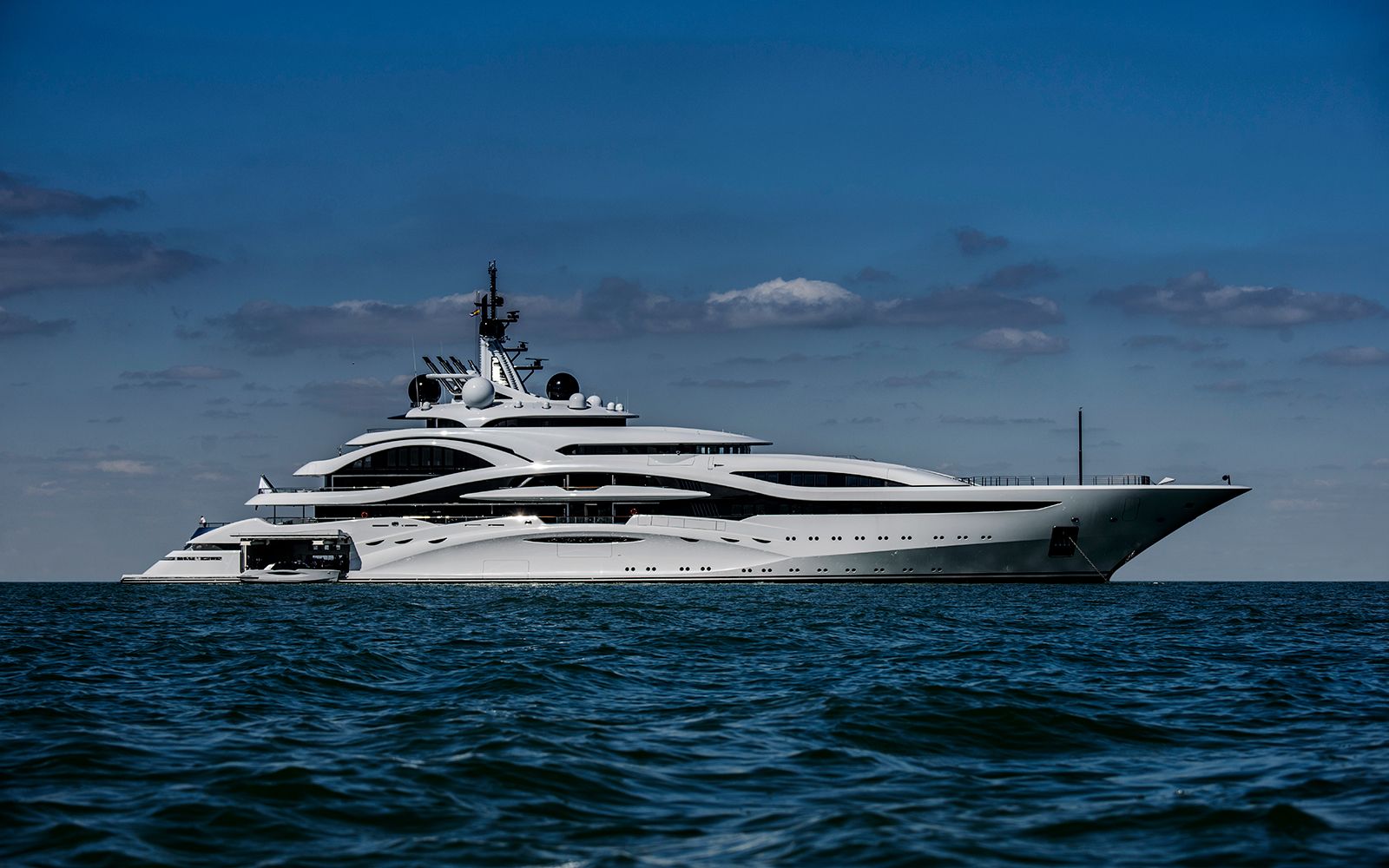 Al Lusail, 123m new build superyacht, built by Lürssen, designed by H2 Yacht Design — photograph 2