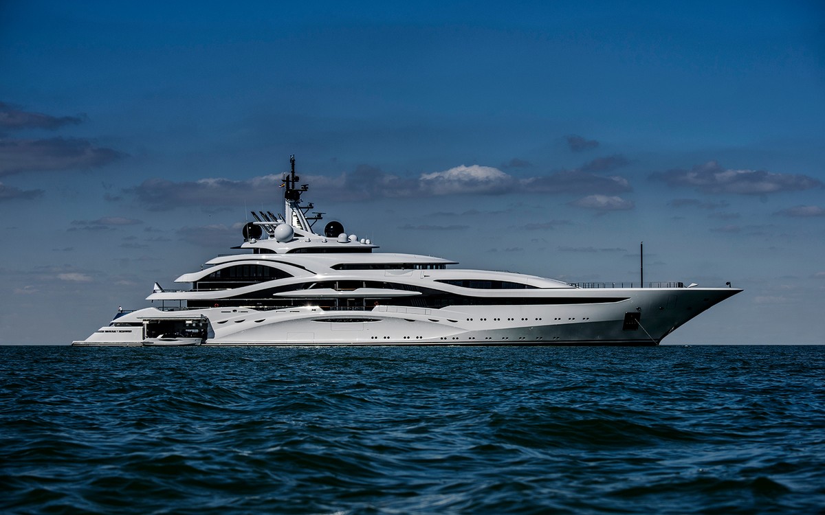 Al Lusail, 123m new build superyacht, built by Lürssen, designed by H2 Yacht Design — photograph 2