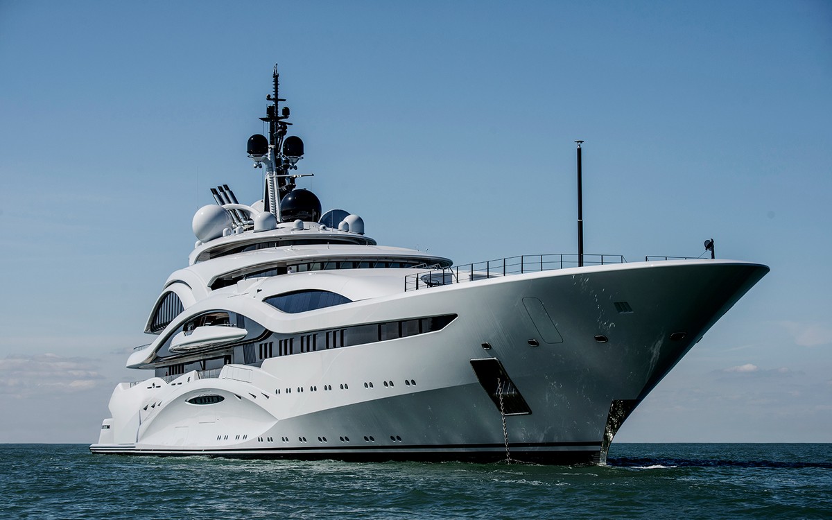 Al Lusail, 123m new build superyacht, built by Lürssen, designed by H2 Yacht Design — photograph 2