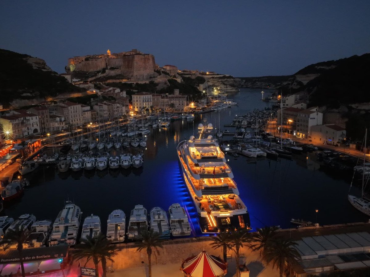 Angelique, 88m new build superyacht, built by Turquoise Yachts, designed by H2 Yacht Design — photograph 2