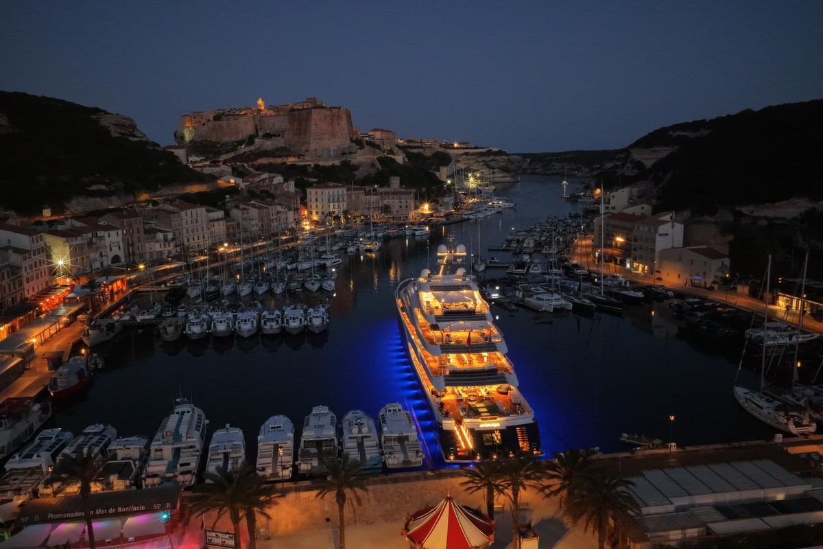 Angelique, 88m new build superyacht, built by Turquoise Yachts, designed by H2 Yacht Design — photograph 2