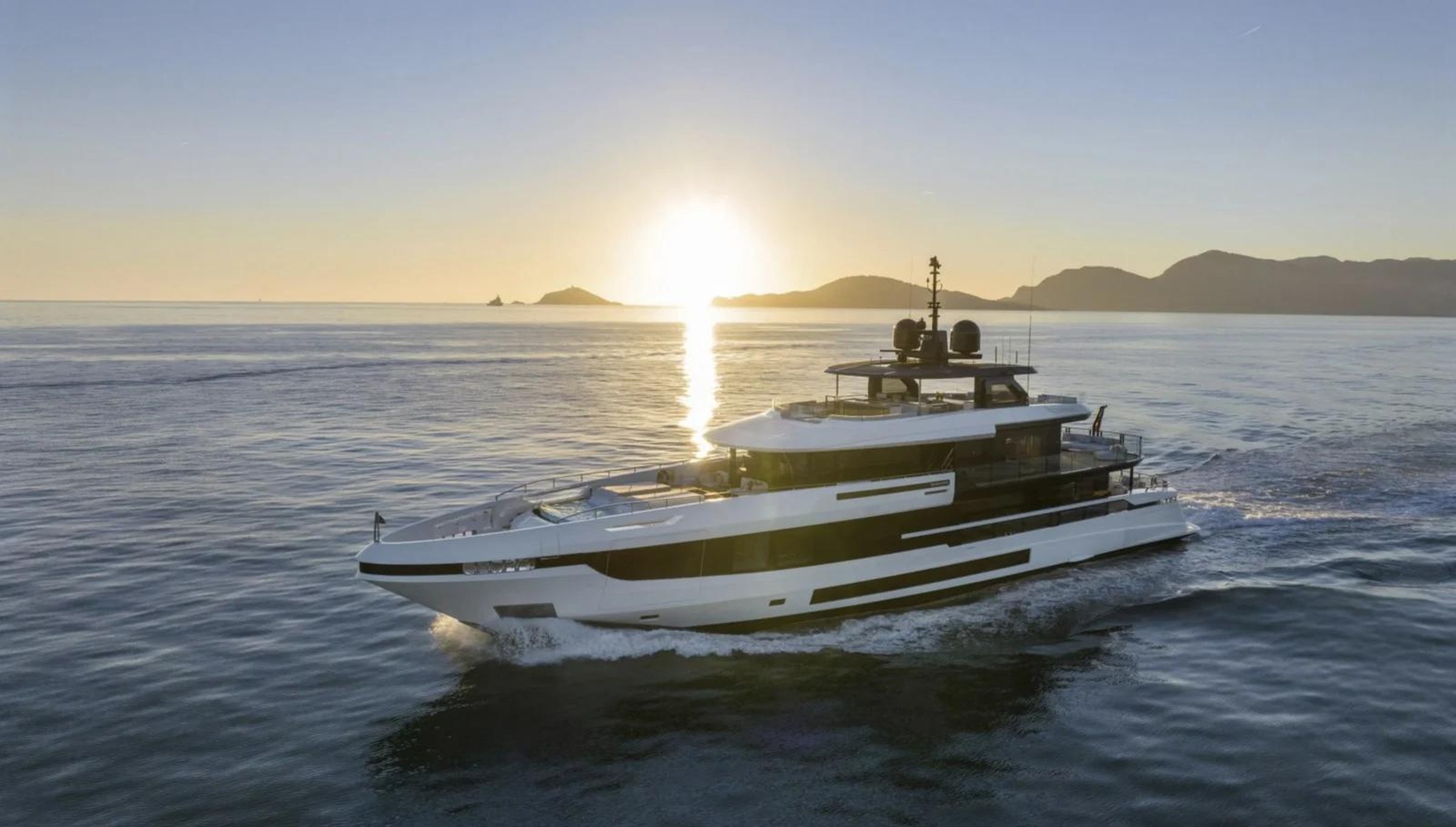 The Great Escape, 44.47m new build superyacht, built by Mangusta, designed by H2 Yacht Design — photograph 4