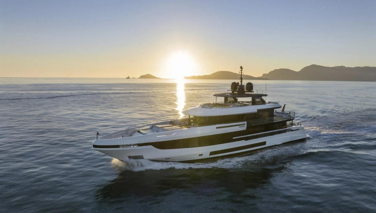 The Great Escape, 44.47m new build superyacht, built by Mangusta, designed by H2 Yacht Design — photograph 2