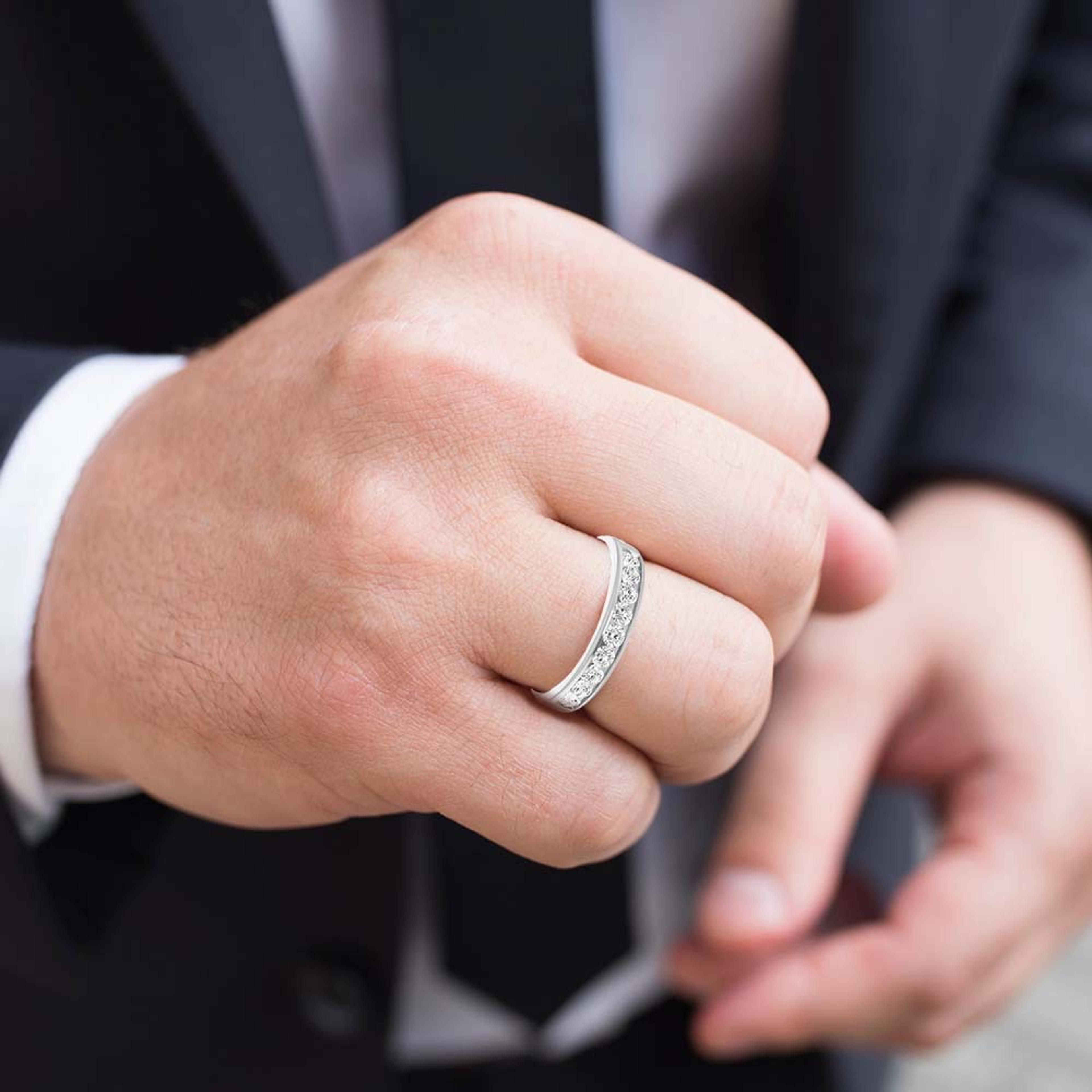 Classic 1.0 ctw Channel Set Round Diamond Men's Band