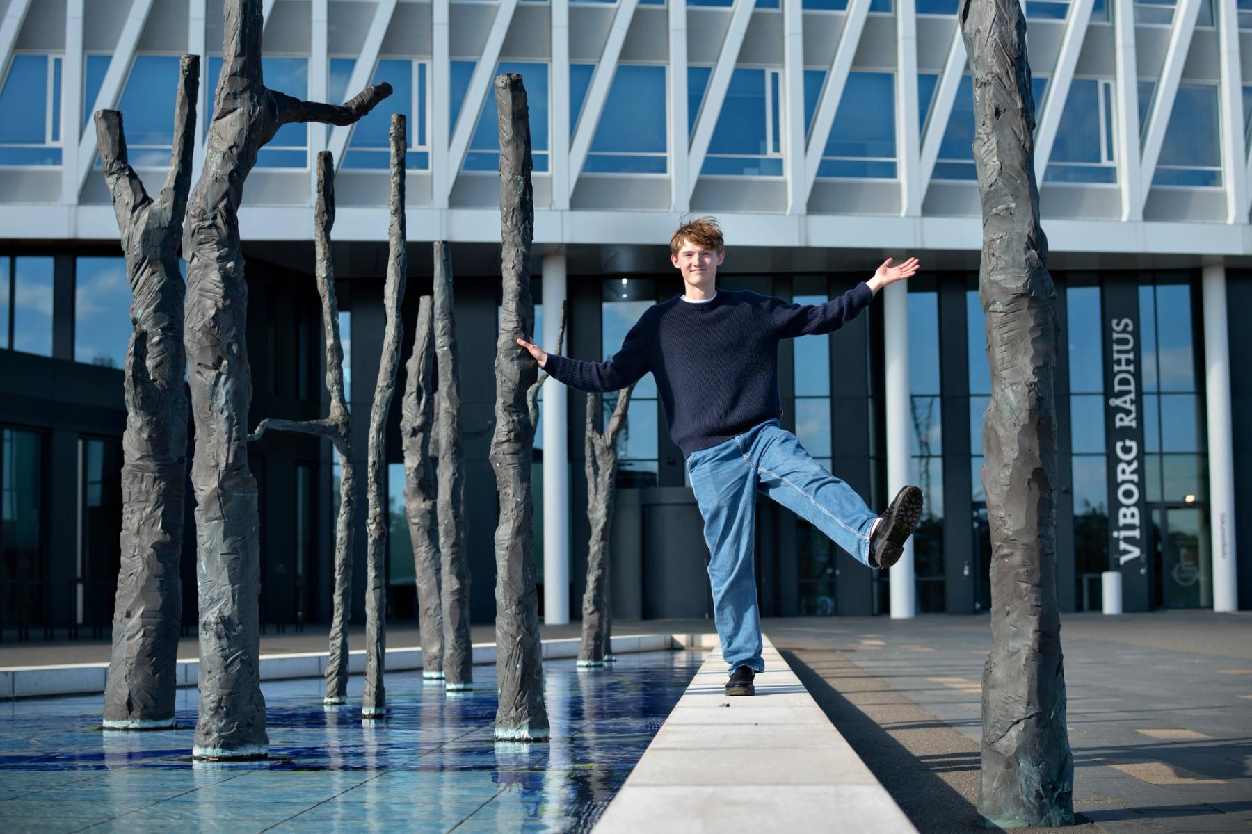 Fyr står foran Viborg Rådhus