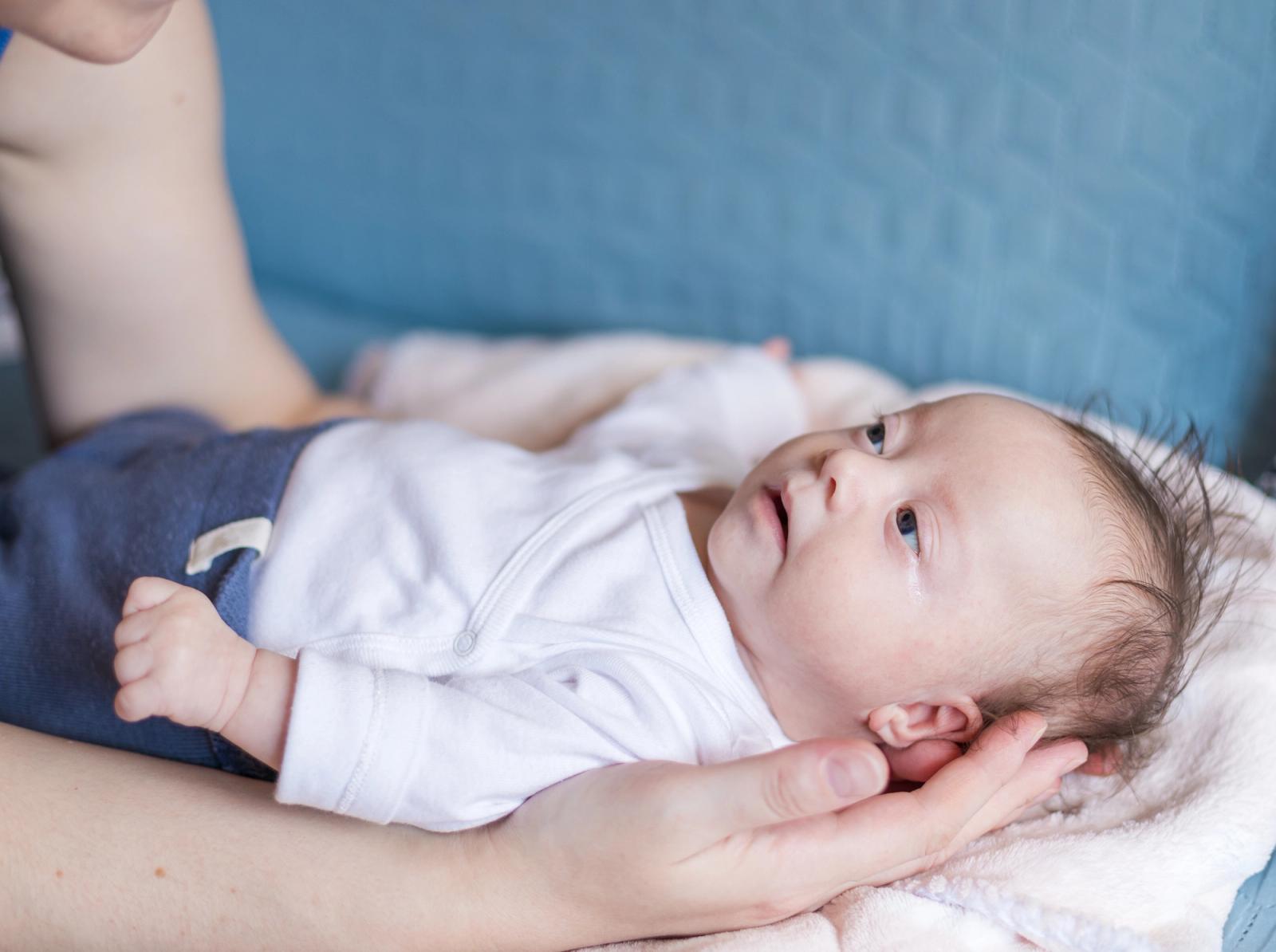 Mor holder om baby