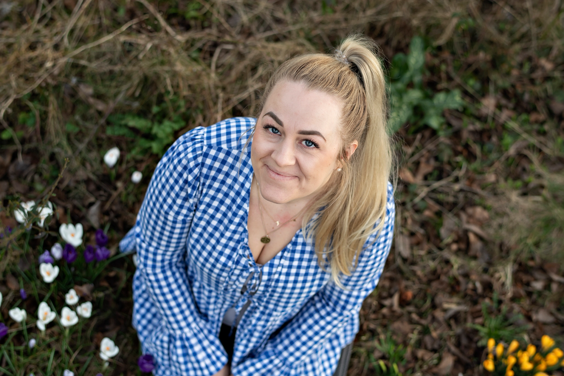 Julie Brandt, mor til Alfred i naturen