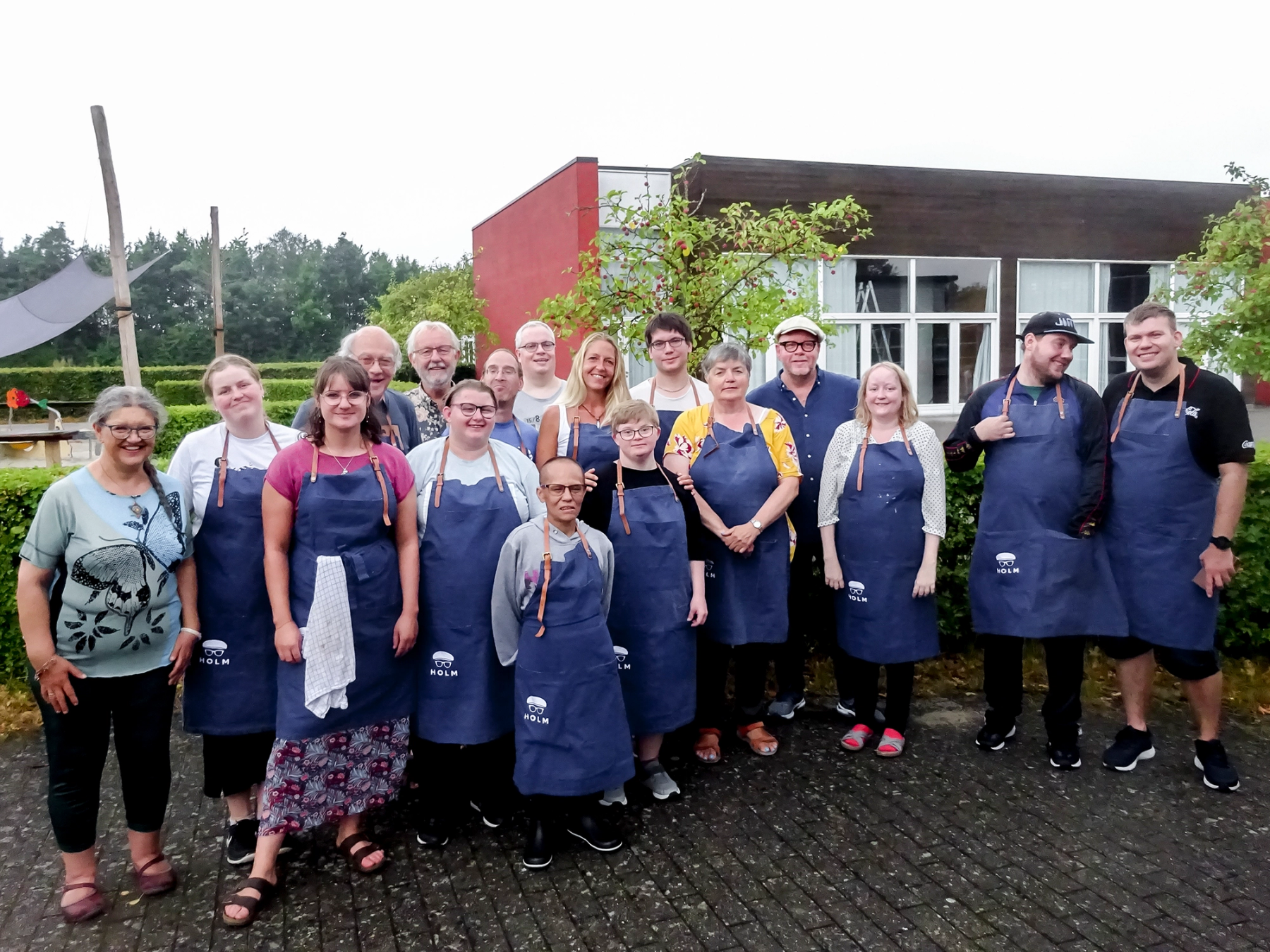 Claus Holm sammen med kokke fra Lev Odense og ULF