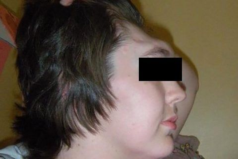 Consecuencias de subir los pies al tablero del automóvil